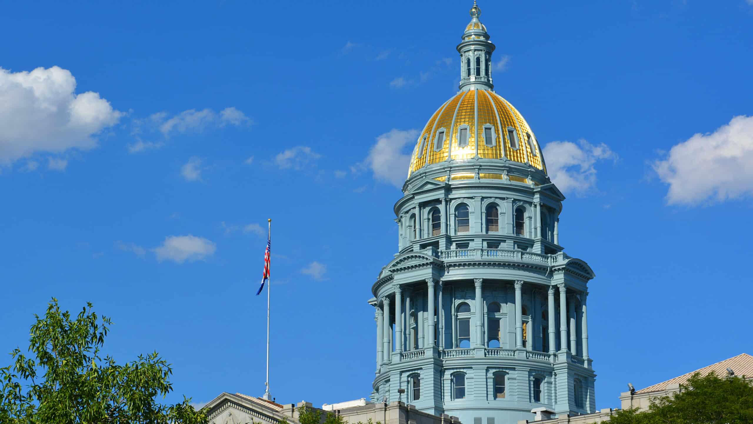 Colorado State Capitol Building Gold Dome where the Colorado Kratom Bill was passed.