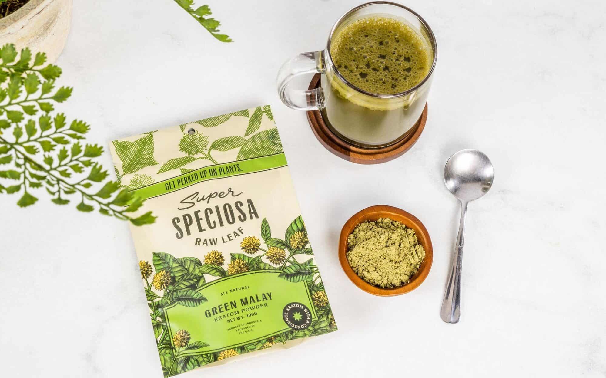 Super Speciosa’s Green Malay kratom powder with kratom drink stylized to show green kratom vs. white kratom comparison.